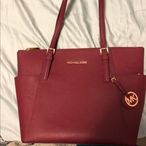 Michael Kors Jet Set Leather Zip Top Tote Mulberry